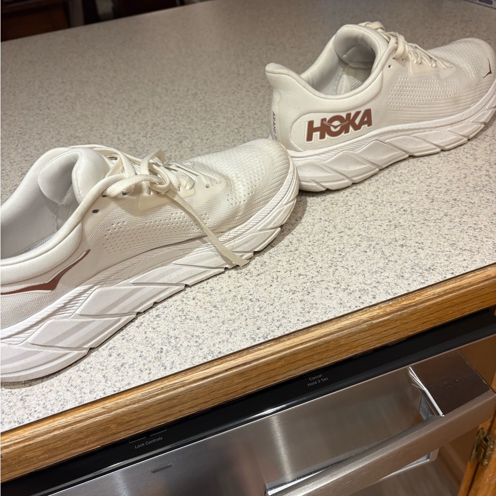 Hoka Arahi 7  Athletic Shoes